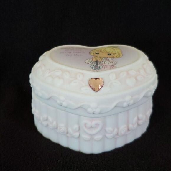 2003 Precious Moments Club Exclusive Porcelain Trinket Box Heart Shaped #111768 - Picture 5 of 10